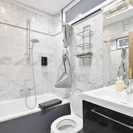 Appartement Quartier Champs-elysees Free Netflix Parijs